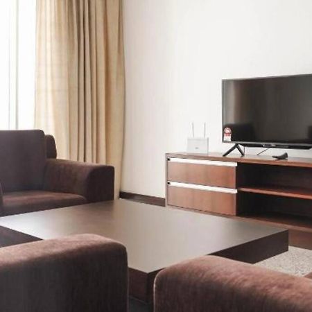Bay Resort Condominium 3-Bedrooms With Swimming Pool Near The Seaside Miri Εξωτερικό φωτογραφία